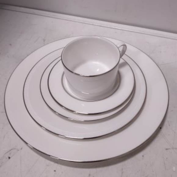 Kate Spade New York Cypress Point Dinnerware - Picture 3 of 3
